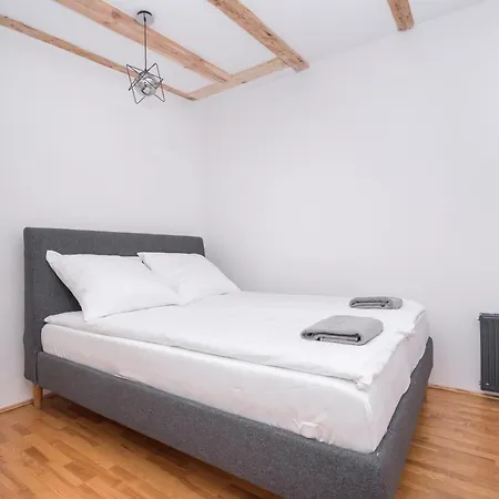 Apartament Nowy świat 1 *